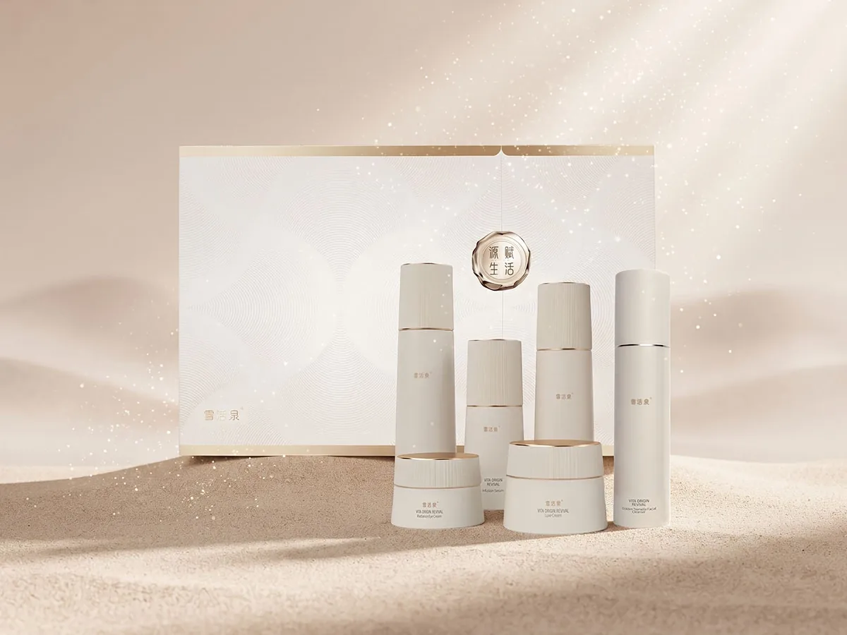 Fundesee cosmetics gift set — on a beige background, photo 1